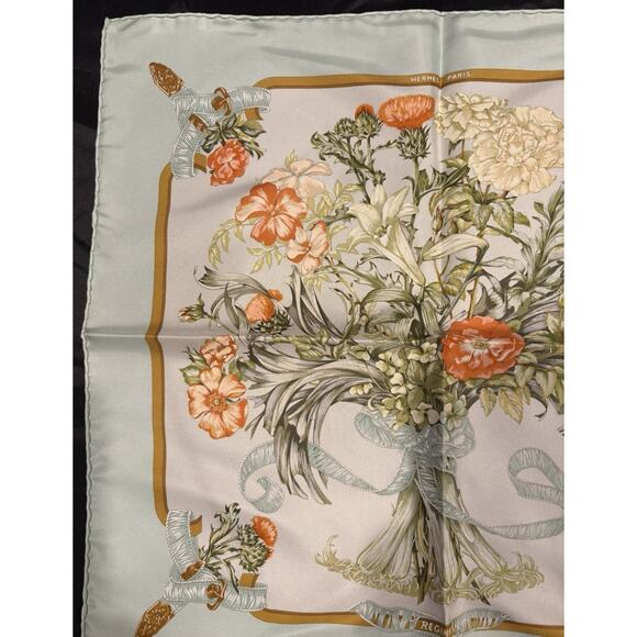 Hermes Pocket Square Neck Scarf Regina by Leila Menchari 100% Silk Vintage RARE! - Picture 4 of 7